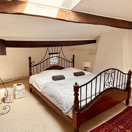 Vakantiehuis 17th-century Manor House With Heated Pool & Private River *